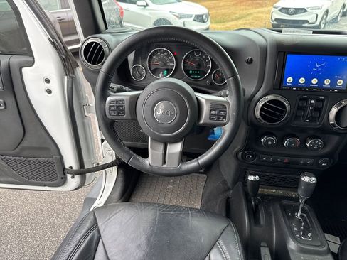 Used 2018 Jeep Wrangler Unlimited Sahara image 17