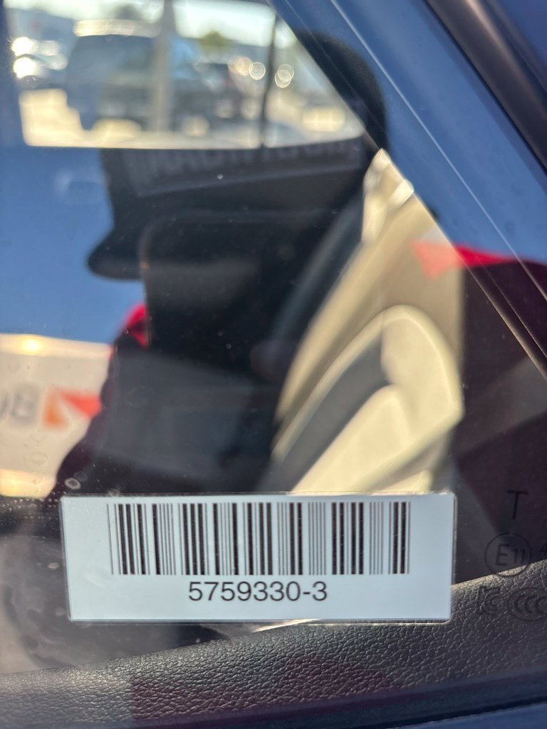 Used 2025 Hyundai Venue SEL FWD image 6