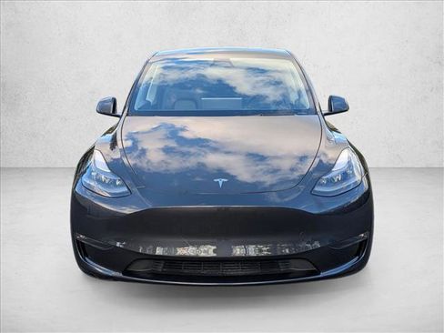 Used 2024 Tesla Model Y Long Range image 2