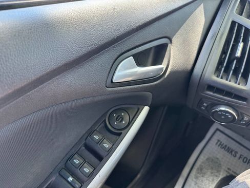 Used 2014 Ford Focus SE w/ Equipment Group 201A FWD image 26