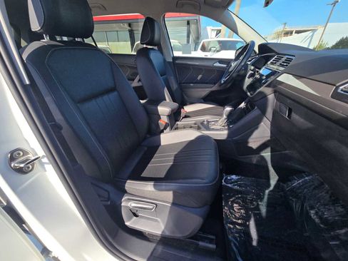 Used 2022 Volkswagen Tiguan SE image 11