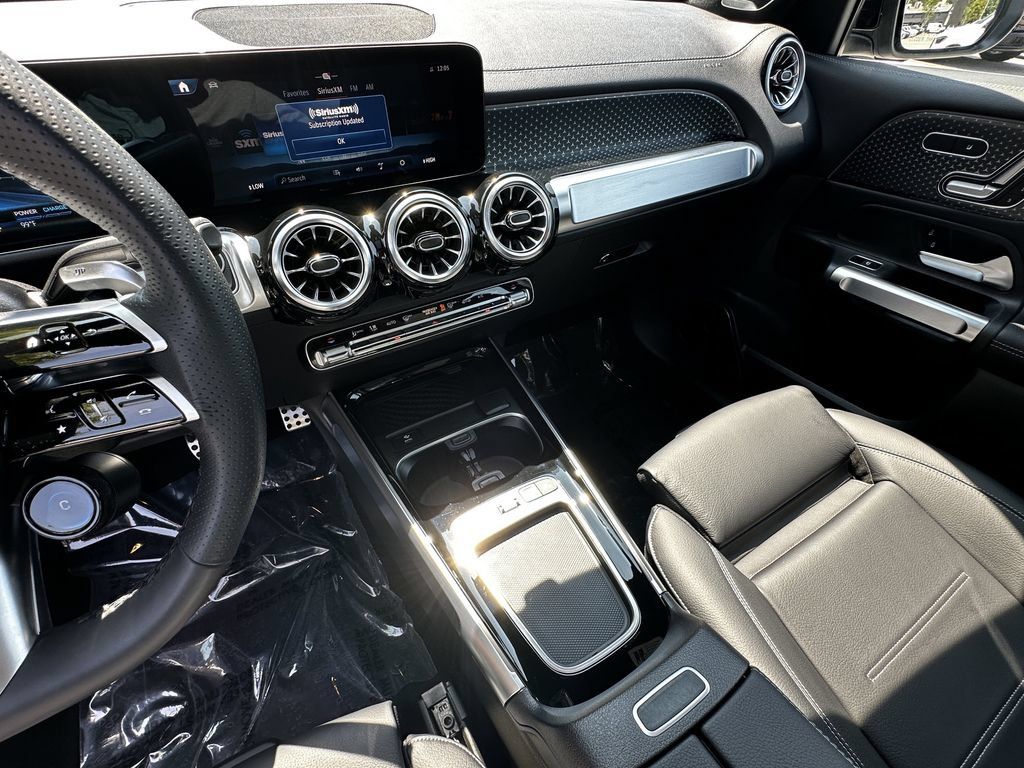 Used 2026 Mercedes-Benz GLB 35 AMG 4MATIC image 31