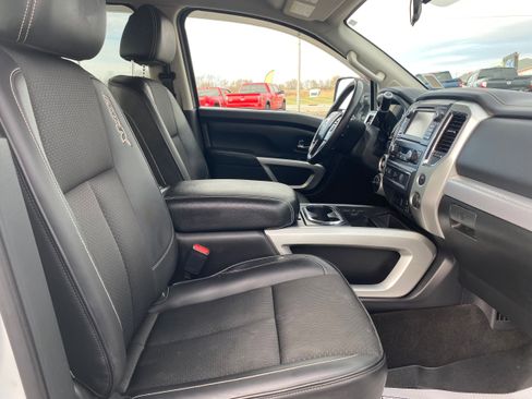 Used 2018 Nissan Titan PRO-4X w/ Pro-4x Utility Package image 15