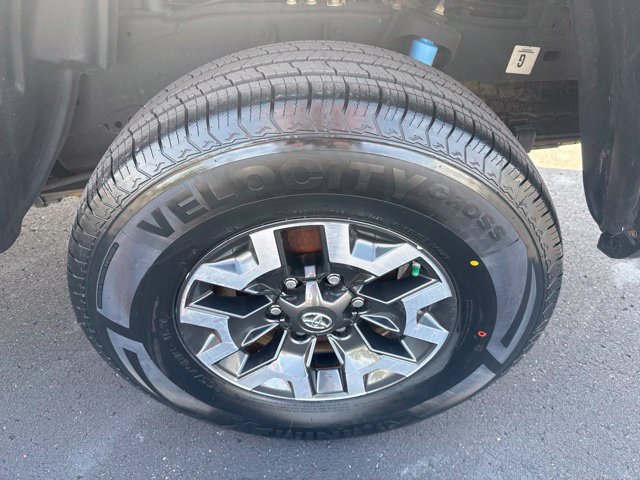 Used 2019 Toyota Tacoma TRD Off-Road AWD/4WD image 12