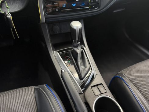 Used 2017 Toyota Corolla SE w/ Carpet Mat Package (TMS) FWD image 19