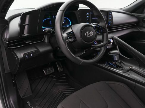Used 2025 Hyundai Elantra Sport FWD image 12