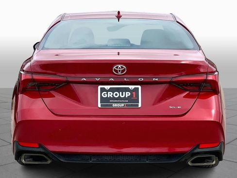 Used 2022 Toyota Avalon XLE w/ Moonroof Package image 4