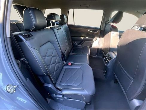 Used 2025 Volkswagen Atlas SE image 25