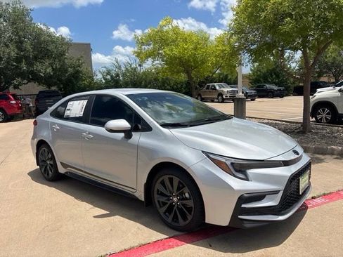 Used 2026 Toyota Corolla SE FWD image 3