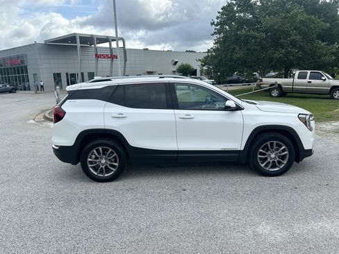 Used 2024 GMC Terrain SLT AWD/4WD image 4