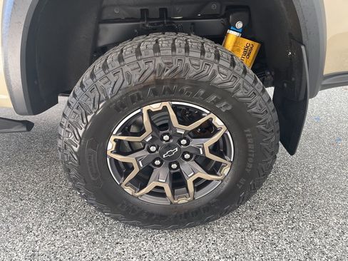 Used 2024 Chevrolet Colorado ZR2 w/ Technology Package image 10