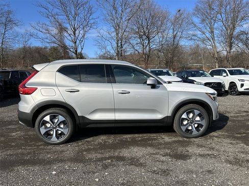 New 2025 Volvo XC40 B5 Core w/ Protection Package Premier image 9