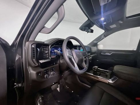 Used 2023 Chevrolet Silverado 1500 LT Trail Boss w/ LT Trail Boss Premium Package AWD/4WD image 18