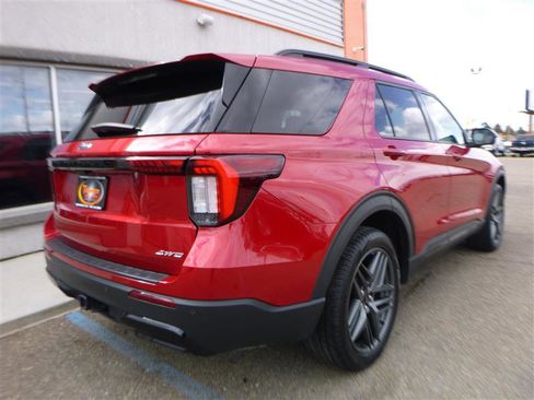 Used 2025 Ford Explorer ST-Line w/ ST-Line Street Pack AWD/4WD image 3