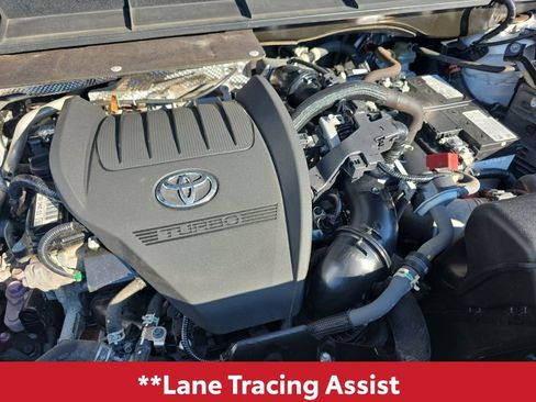 Used 2023 Toyota Highlander LE image 12