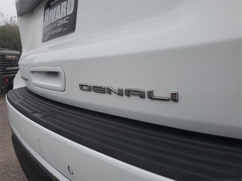Used 2022 GMC Yukon XL Denali image 8