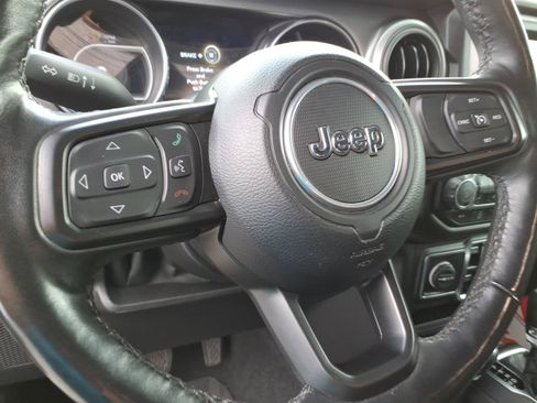 Used 2022 Jeep Gladiator Sport AWD/4WD image 16