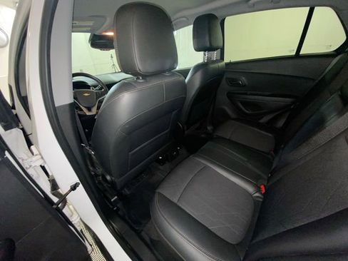 Used 2019 Chevrolet Trax LT w/ LT Convenience Package FWD image 29