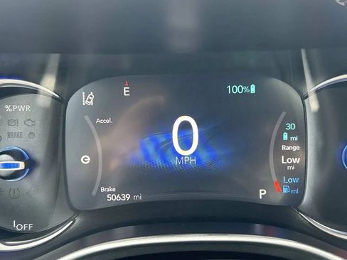 Used 2024 Chrysler Pacifica Limited FWD image 14