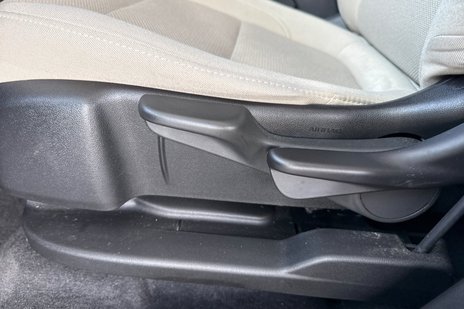 Used 2023 Chevrolet Traverse LS FWD image 19