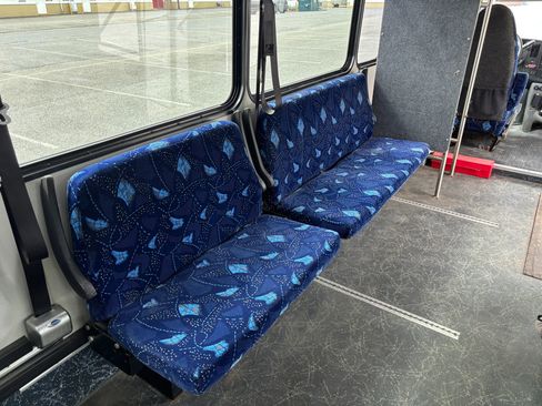 Used 2015 Chevrolet Express 4500 w/ Shuttle Bus Package image 35