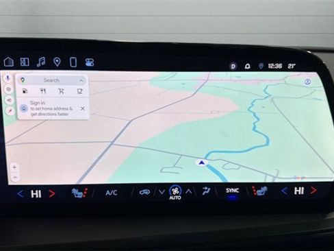 Used 2025 Chevrolet Traverse LT image 16