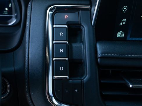 Used 2022 Chevrolet Tahoe Z71 w/ Luxury Package image 38