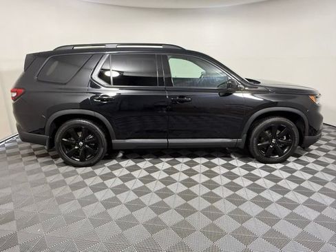 Used 2025 Honda Pilot Black Edition image 7