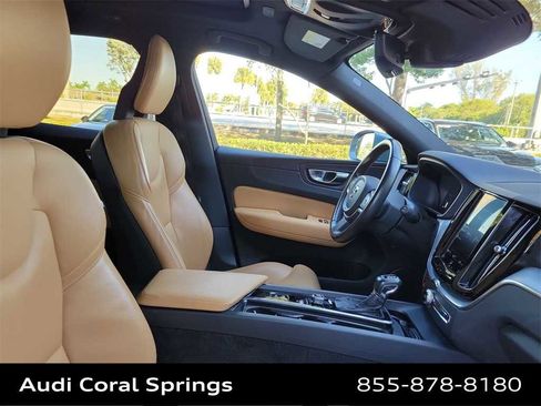 Used 2019 Volvo XC60 T5 Momentum w/ Premium Package image 22
