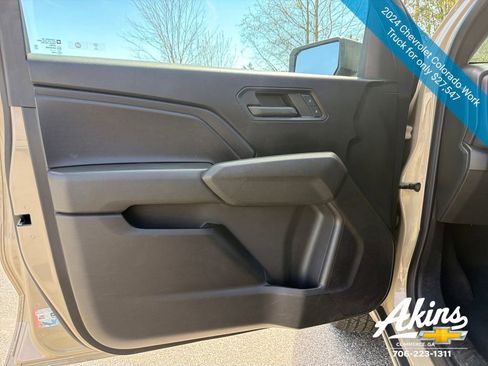Certified 2024 Chevrolet Colorado W/T image 14