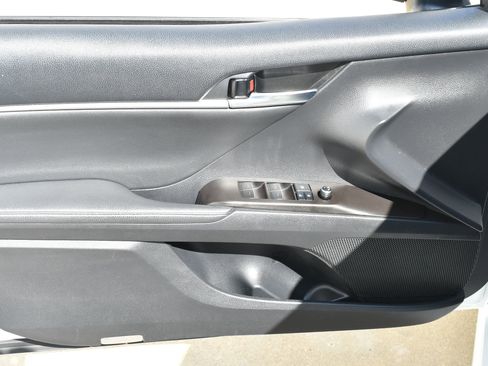 Used 2022 Toyota Camry XSE FWD image 13