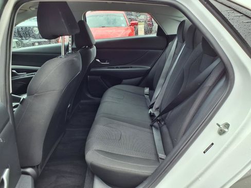Used 2022 Hyundai Elantra SE FWD image 21