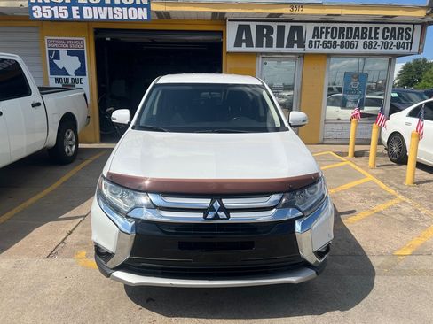 Used 2018 Mitsubishi Outlander SE FWD image 2