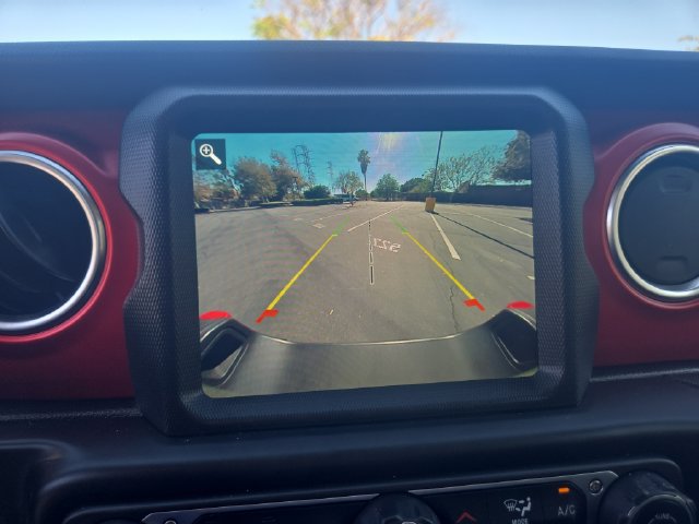 Used 2022 Jeep Gladiator Rubicon w/ LED Lighting Group AWD/4WD image 18