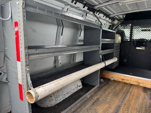 Used 2008 Chevrolet Express 3500 image 12