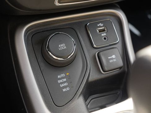 Used 2018 Jeep Compass Sport image 30