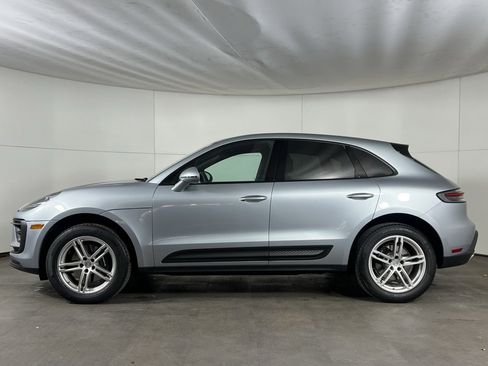 Certified 2025 Porsche Macan image 2