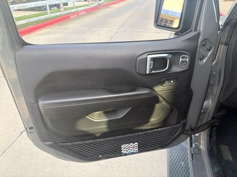 Used 2020 Jeep Wrangler Unlimited Sahara w/ Dual Top Group AWD/4WD image 11