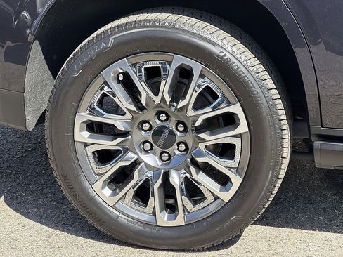 Used 2023 GMC Yukon Denali Ultimate AWD/4WD image 33