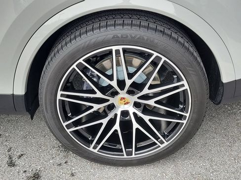 Certified 2024 Porsche Cayenne Coupe AWD/4WD image 11