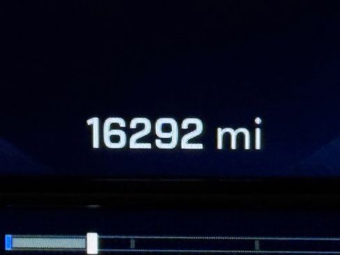 Used 2023 Chevrolet Suburban High Country w/ Advanced Technology Package image 21