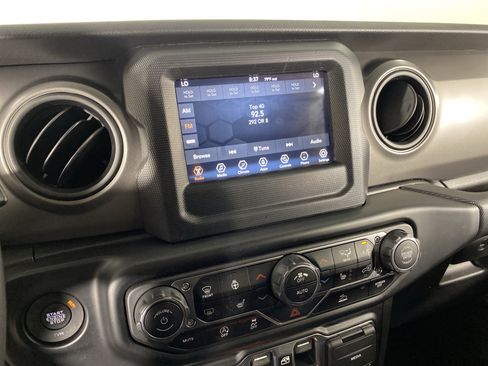 Used 2022 Jeep Gladiator Mojave AWD/4WD image 27