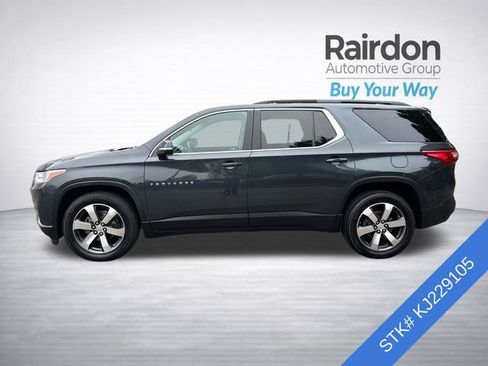 Used 2019 Chevrolet Traverse LT w/ LT Premium Package AWD/4WD image 4
