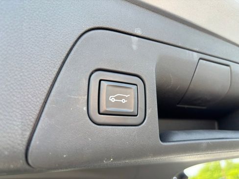 Used 2021 Buick Envision Essence w/ Technology Package I FWD image 22