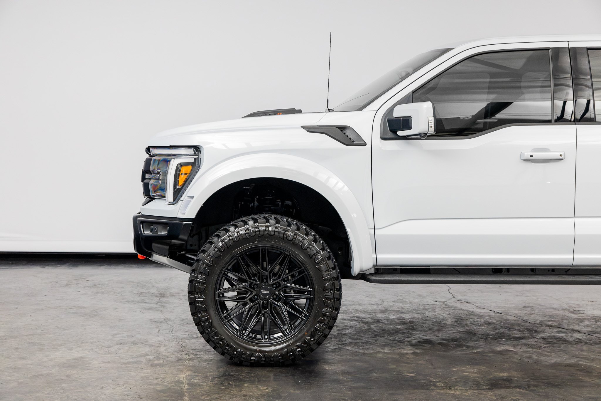 Used 2025 Ford F150 Raptor w/ Equipment Group 803A Raptor R AWD/4WD image 10