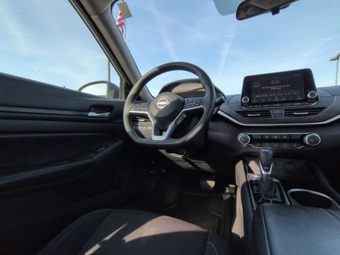 Used 2024 Nissan Altima 2.5 SV image 7