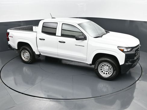 Used 2025 Chevrolet Colorado W/T image 32