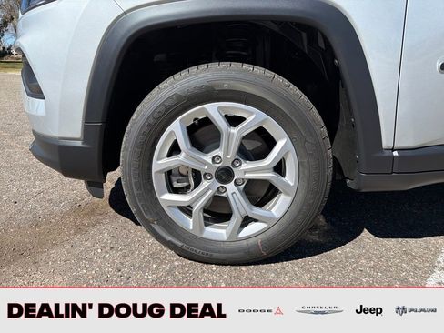 New 2026 Jeep Compass Latitude image 14