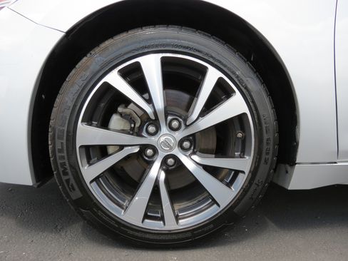 Used 2016 Nissan Maxima 3.5 S image 9