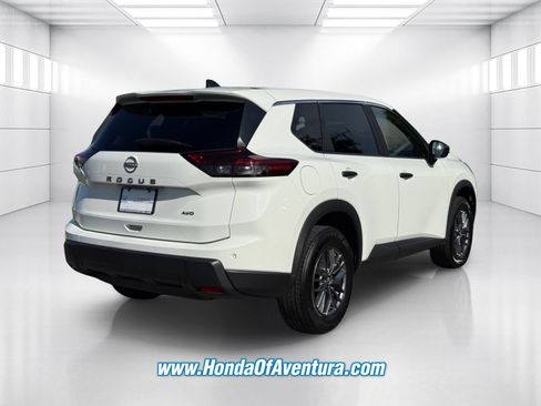 Used 2024 Nissan Rogue S AWD/4WD image 5